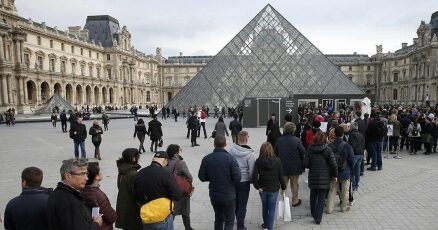 parigi_louvre_archivio
