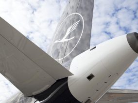 Lufthansa, la nuova livrea debutta in Italia