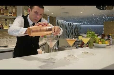 A bordo di Symphony of the Seas tra scivoli in camera e scale musicali