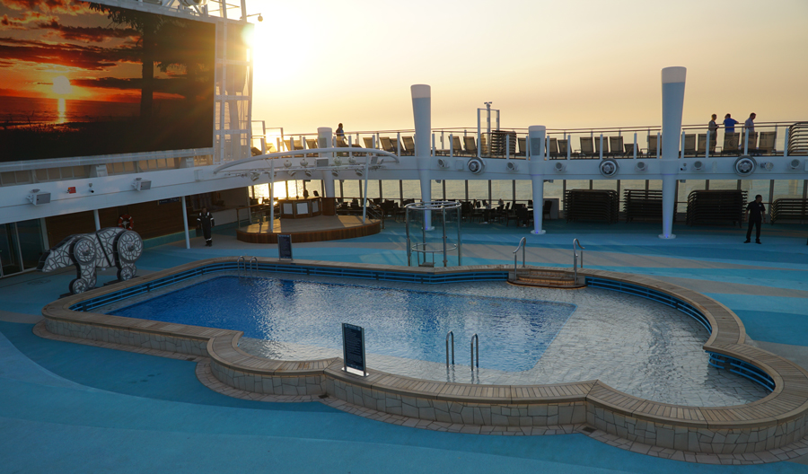 Corse in go-kart e caffè Starbucks: benvenuta Norwegian Bliss