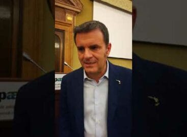 Centinaio difende le agenzie: <br>«Presto la legge sulle professioni»