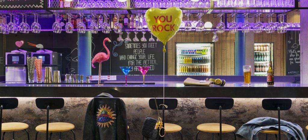 Moxy Hotel apre a Varsavia in un’antica fabbrica di vodka