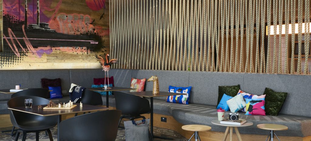 Cocktail di benvenuto e biliardino al nuovo Moxy Dublin City