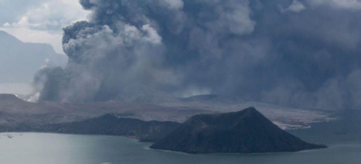 Filippine, allerta eruzione: centinaia di voli cancellati