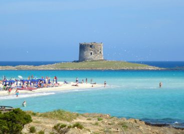 Overtourism in Sardegna, numero chiuso alla spiaggia della Pelosa