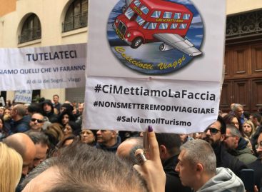 Agenzie di viaggi in piazza: <br>cronaca della maxi protesta