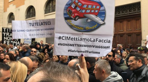 Agenzie di viaggi in piazza: cronaca della maxi protesta
