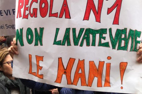 La protesta delle agenzie:<br> la diretta dalla piazza