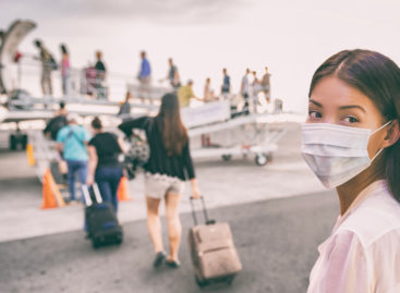 Voli, diktat di Iata: “No sedili vuoti, sì mascherine”