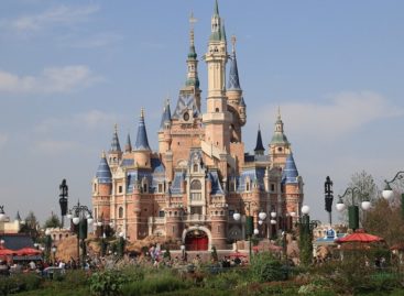 Disneyland riapre il parco di Shanghai e prepara Orlando