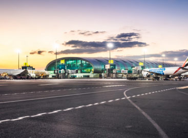 Tagli e licenziamenti, le scelte opposte di Etihad ed Emirates