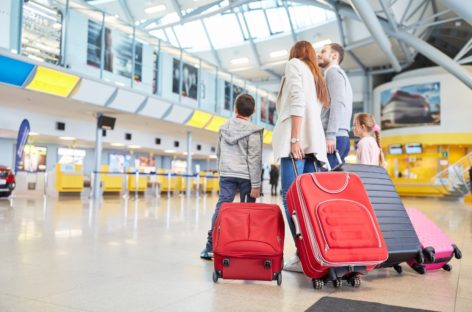 Auto propria e albergo: le scelte degli italiani per l’estate