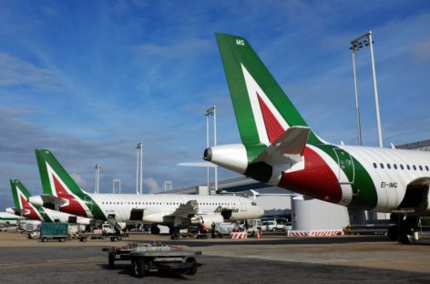 Alitalia introduce la polizza anti Covid-19