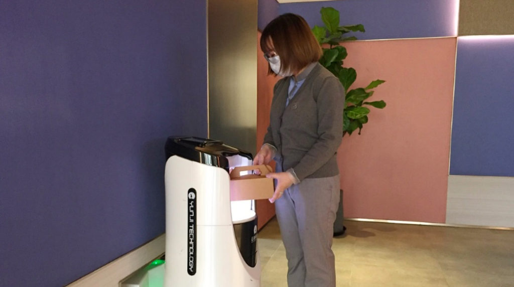 cina_robot_hotel