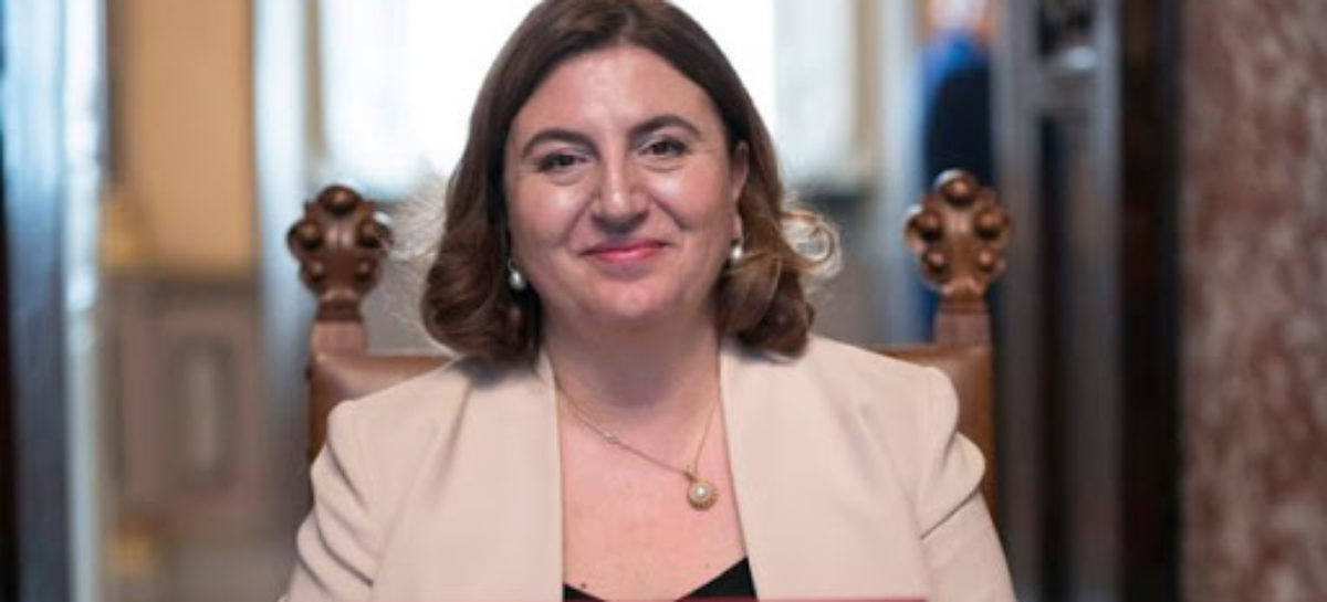 La proposta di Catalfo: “Bonus anche per gli stagionali”