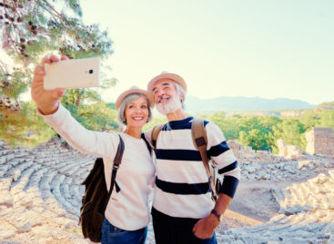Over 50, tempo libero e soldi in tasca: l’avanzata dei perennial
