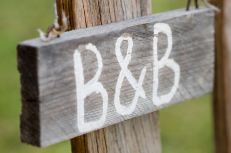 Aigo, Cuomo: «Ospitalità diffusa condannata dai nuovi provvedimenti»