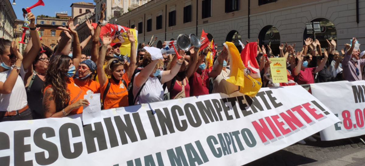 Agenzie di viaggi in piazza: <br> decreto Turismo entro il 10 agosto