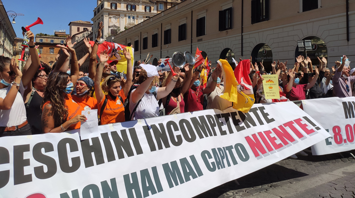manifestazione agenti di viaggi Roma 21 luglio