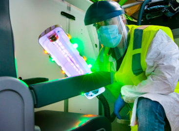 Voli e sicurezza, Boeing annuncia lo stick antivirus a raggi Uv