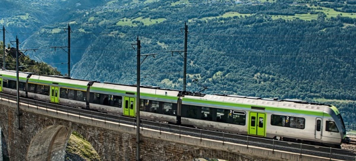 La Svizzera rilancia il turismo con i tour a bordo dei mezzi pubblici