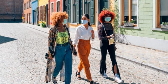 Wandermust, ambiente e last minute: le previsioni sui viaggi di Booking