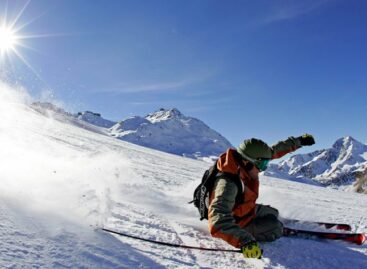 Neve, si cambia: polizza obbligatoria e casco per i minori