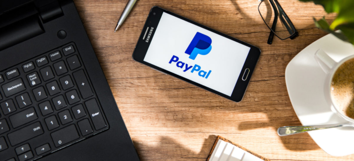 Alitalia, ora i clienti possono pagare con PayPal