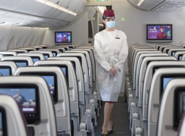 Qatar Airways opera il primo volo con passeggeri tutti vaccinati