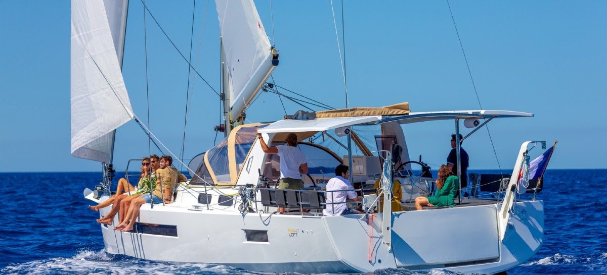 Kiriacoulis triplica in Borsa. Turismo nautico a vele spiegate