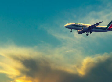 Alitalia, l’Ue approva il piano di Ita: decollo il 15 ottobre