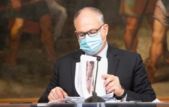 Chiusure e licenziamenti, ora Roma si appella a Draghi