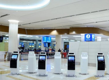 Emirates accelera sull’esperienza contactless in aeroporto