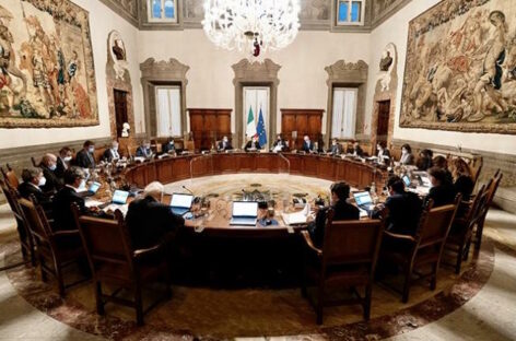 Alitalia, via libera del governo Draghi agli stipendi di aprile