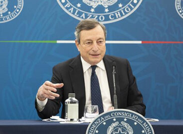 Draghi blinda aprile, ma apre alle vacanze: «Io ci andrei»