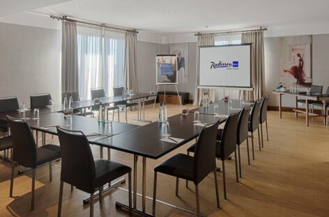 Radisson reinventa il Mice tra test anti Covid e camere ibride