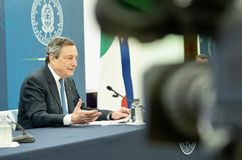 Draghi vara l’Aiuti ter: «Recessione? Nessun sintomo»