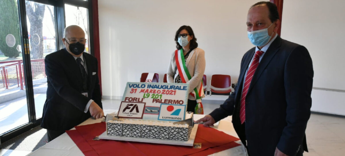 Lumiwings debutta su Forlì con il volo per Palermo