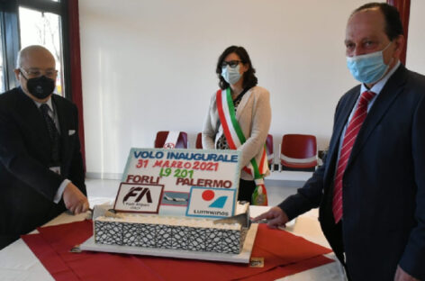 Lumiwings debutta su Forlì con il volo per Palermo