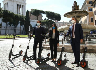 Scoprire Roma con l’audioguida in monopattino: partnership Vox-Helbiz