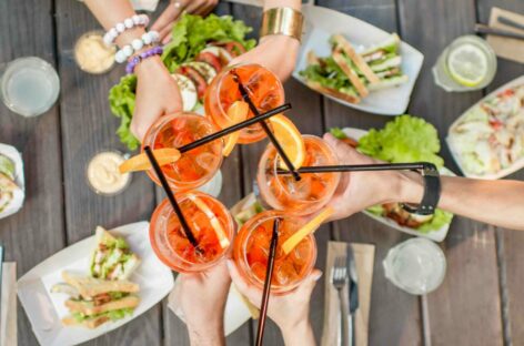 Zone bianche, c’è l’intesa: niente coprifuoco e riaperture