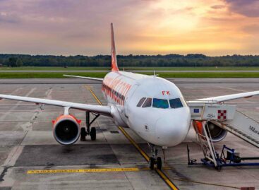 easyJet ancora in rosso: il caos voli costa 160 milioni