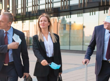 Dl Riaperture è legge: verso l’addio alle mascherine