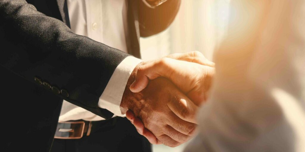 stretta di mano accordo business intesa