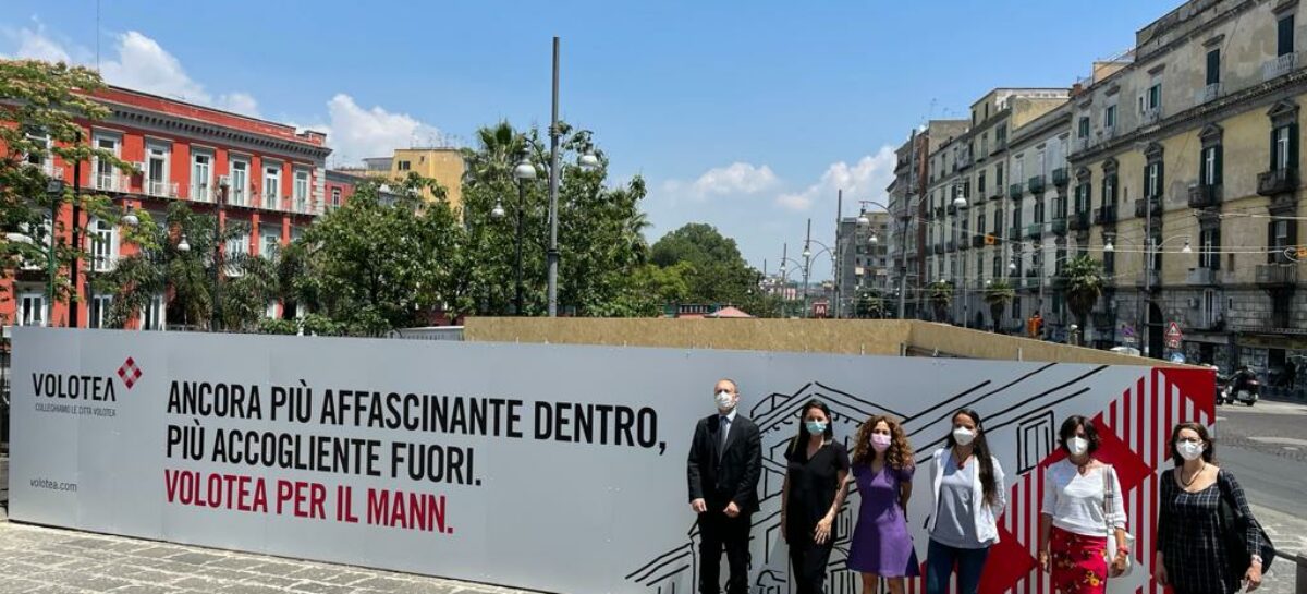 Panchine, fiori e un’area kids: Volotea rifà il look al Museo Archeologico di Napoli