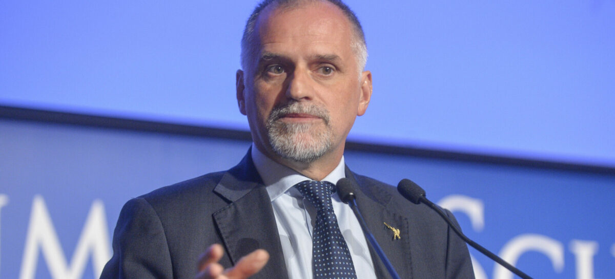 «Apriremo i corridoi turistici»: l’intenzione c’è, manca l’ordinanza