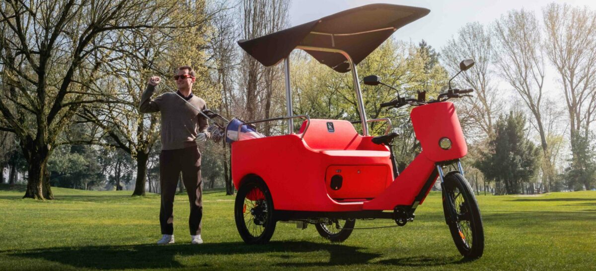 Turisti a bordo degli elettrici a tre ruote di design firmati Repower