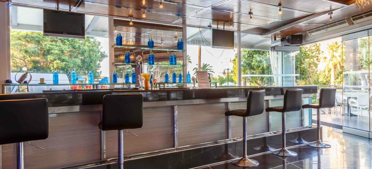 In Grecia scatta l’obbligo di green pass per bar e ristoranti