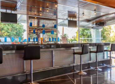 In Grecia scatta l’obbligo di green pass per bar e ristoranti