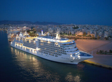 Crociere di lusso, Silversea battezza Silver Moon in Grecia